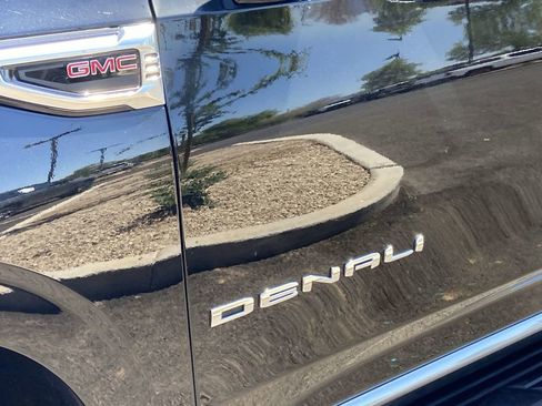 Used 2025 GMC Yukon XL Denali AWD/4WD image 28