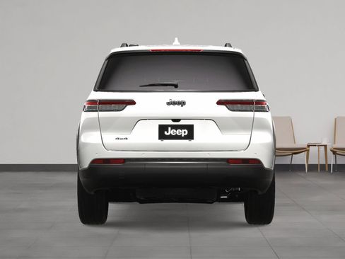 New 2024 Jeep Grand Cherokee L Altitude image 10