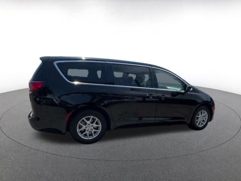 Used 2024 Chrysler Voyager LX FWD image 14