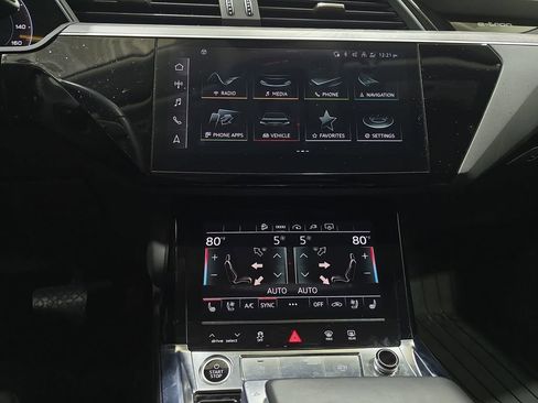 Used 2023 Audi e-tron Premium Plus w/ Premium Plus Package AWD/4WD image 21