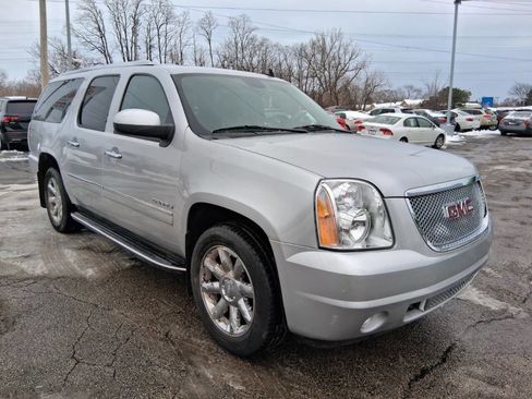 Used 2013 GMC Yukon XL Denali image 3