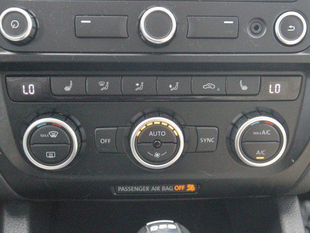 Used 2013 Volkswagen Jetta SEL FWD image 23