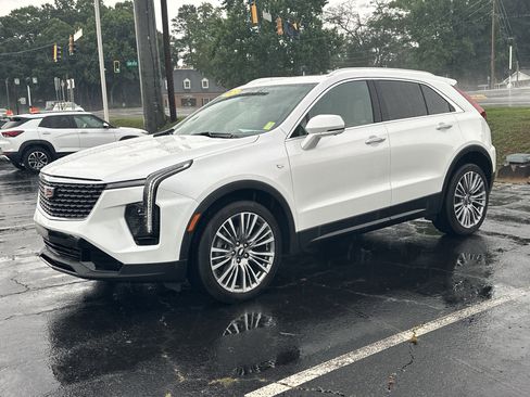 Used 2025 Cadillac XT4 Premium Luxury w/ Technology Package FWD image 4