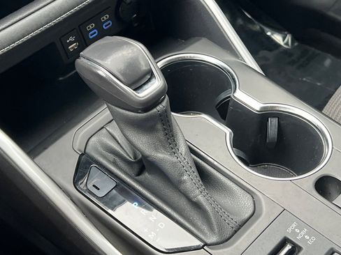 Certified 2022 Toyota Highlander LE image 25