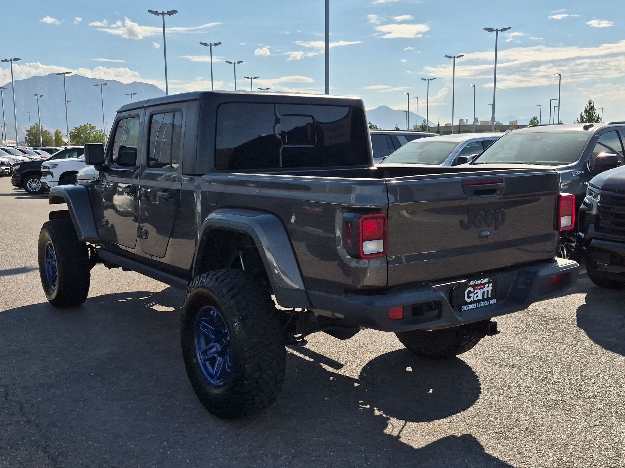 Used 2024 Jeep Gladiator Sport AWD/4WD image 5