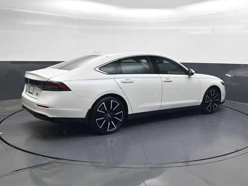Used 2024 Honda Accord Touring image 4