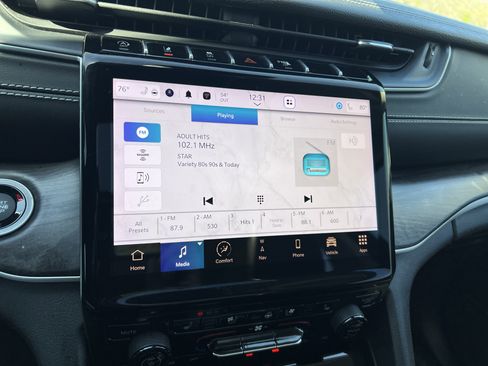 Used 2024 Jeep Grand Cherokee L Limited w/ Luxury Tech Group II image 22