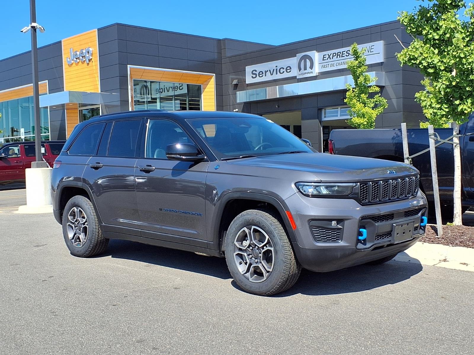 Certified 2024 Jeep Grand Cherokee Trailhawk AWD/4WD image 1