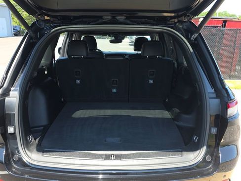 Used 2024 Jeep Grand Cherokee Altitude RWD image 9