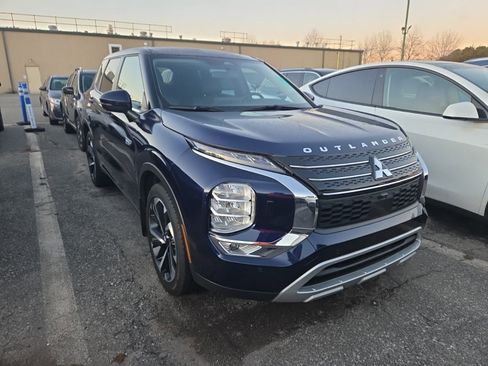Used 2023 Mitsubishi Outlander SE image 4