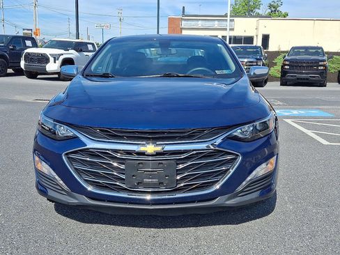 Used 2019 Chevrolet Malibu LT FWD image 2