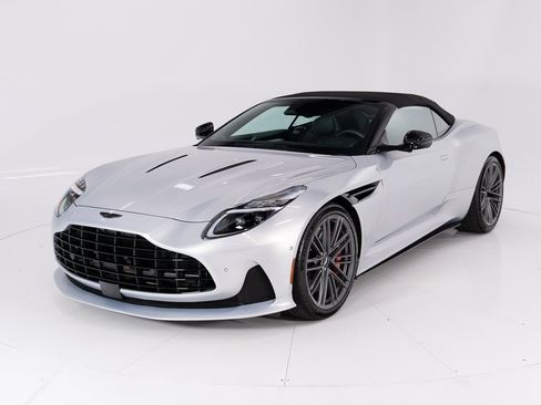 Used 2024 Aston Martin DB12 Convertible image 10