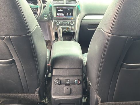 Used 2016 Ford Explorer XLT w/ Equipment Group 202A image 26