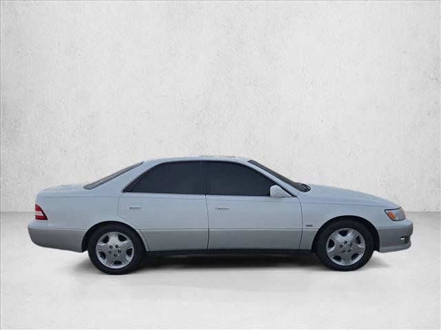 Used 2000 Lexus ES 330 FWD image 4