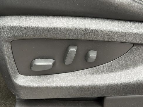 Used 2018 GMC Yukon Denali w/ Denali Ultimate Package image 16