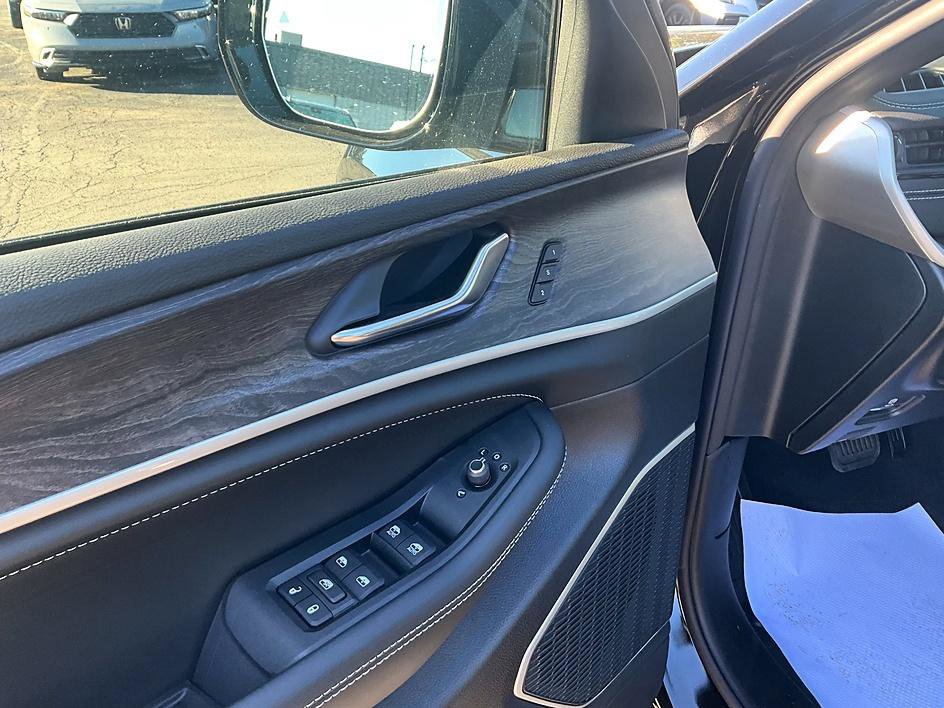 New 2027 Jeep Grand Cherokee Limited AWD/4WD image 13
