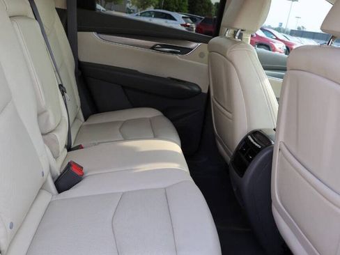Used 2017 Cadillac XT5 Luxury w/ Driver Awareness Package AWD/4WD image 16