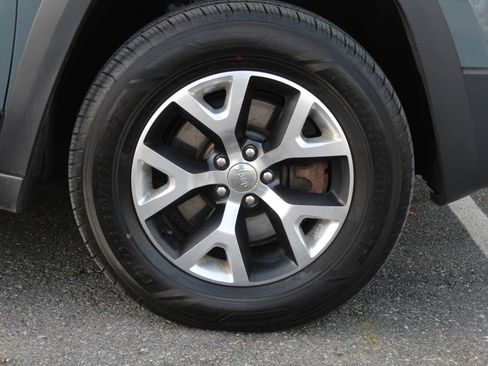 Used 2015 Jeep Cherokee Trailhawk w/ Comfort/Convenience Group image 37