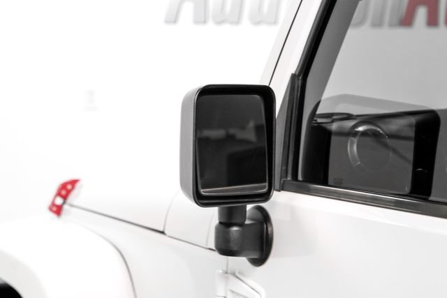 Used 2017 Jeep Wrangler Unlimited Sahara w/ Connectivity Group AWD/4WD image 35