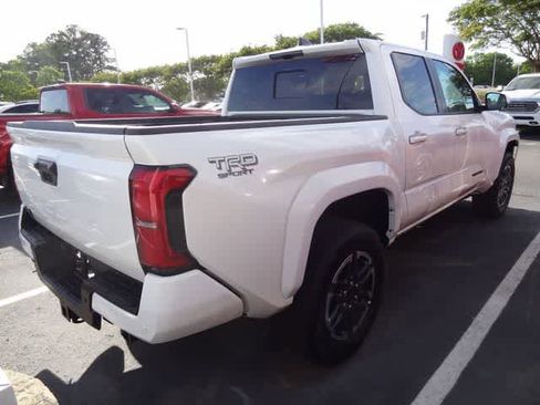 Used 2025 Toyota Tacoma TRD Sport w/ TRD Sport Upgrade Package AWD/4WD image 5