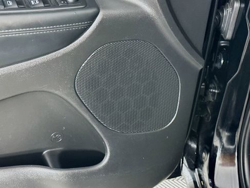 Used 2019 Jeep Grand Cherokee Laredo image 25