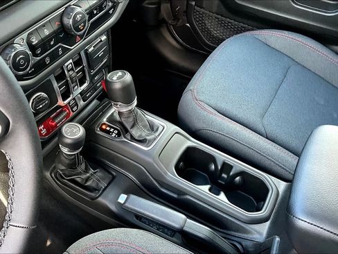 New 2025 Jeep Wrangler Unlimited Rubicon w/ Technology Group image 11