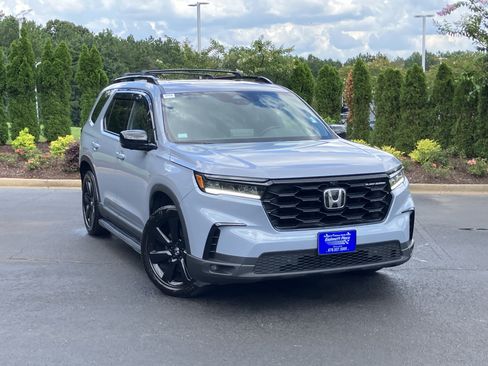 Certified 2025 Honda Pilot Black Edition image 2