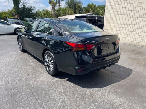 Used 2025 Nissan Altima 2.5 SV FWD image 3