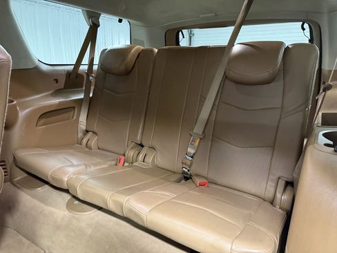 Used 2016 Cadillac Escalade ESV Platinum image 30