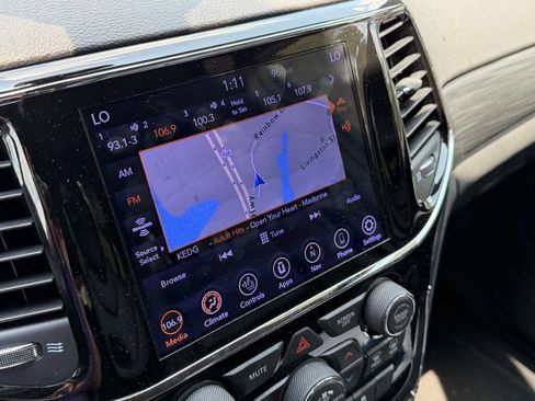 Used 2020 Jeep Grand Cherokee Altitude RWD image 15