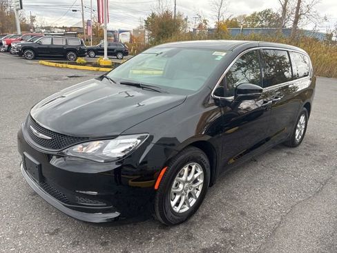 New 2026 Chrysler Voyager LX image 3