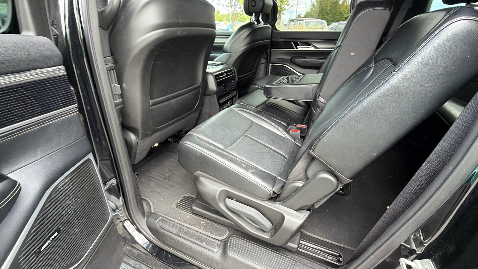 Used 2024 Jeep Wagoneer L Series II w/ Flexible Seating Group AWD/4WD image 24