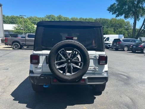 Used 2024 Jeep Wrangler Unlimited w/ Convenience Group AWD/4WD image 5
