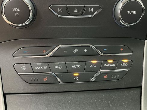 Used 2016 Ford Edge SEL w/ Equipment Group 201A AWD/4WD image 21