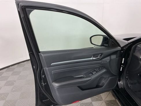 Used 2019 Nissan Altima 2.5 Platinum AWD/4WD image 12