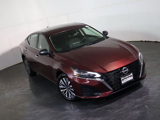 Used 2025 Nissan Altima 2.5 SV AWD/4WD image 6