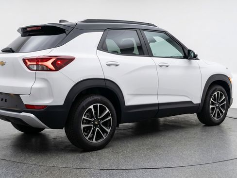 Used 2025 Chevrolet TrailBlazer LT FWD image 9