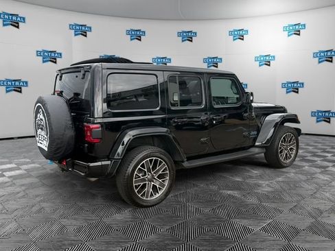 Used 2023 Jeep Wrangler Unlimited Sahara AWD/4WD image 6