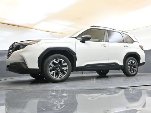Used 2025 Subaru Forester Premium AWD/4WD image 30