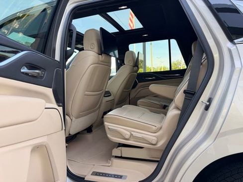 Used 2021 Cadillac Escalade Premium Luxury w/ LPO, Illumination Package image 6