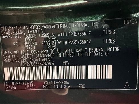 Used 2025 Toyota Sienna XLE image 11