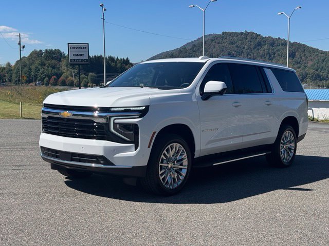 Used 2026 Chevrolet Suburban LS AWD/4WD image 3