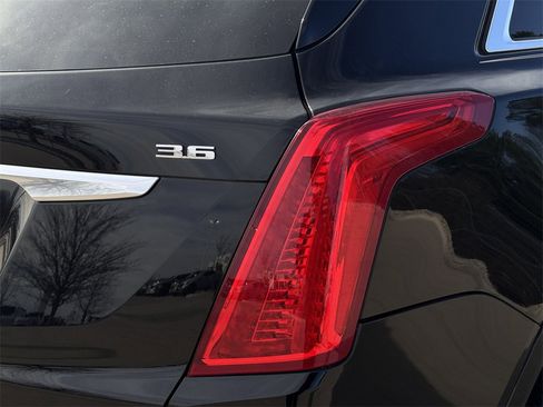 Used 2017 Cadillac XT5 FWD image 10