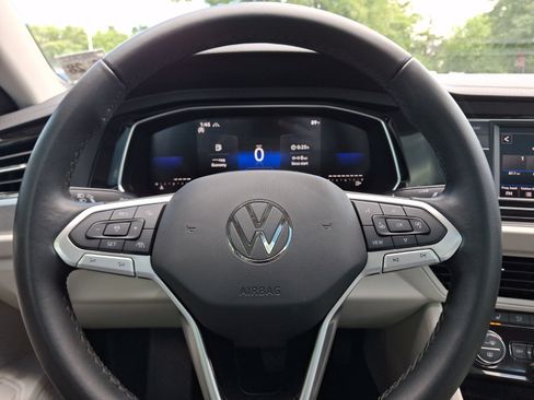 Certified 2023 Volkswagen Jetta SE w/ Panoramic Sunroof Package FWD image 20
