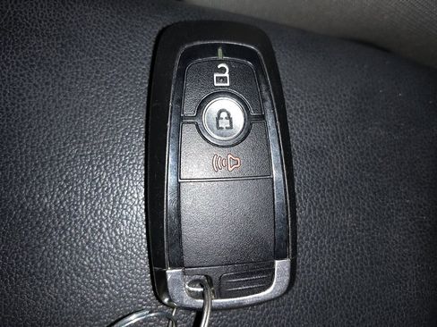 Used 2021 Ford EcoSport SE FWD image 32