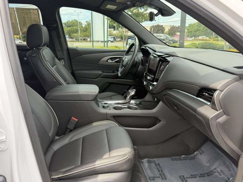 Used 2023 Chevrolet Traverse Premier FWD image 12