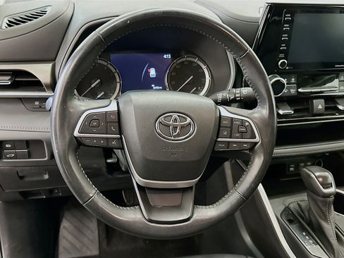 Used 2022 Toyota Highlander XLE image 18