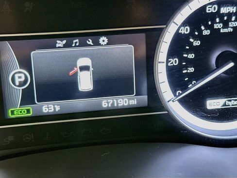 Used 2017 Kia Niro EX FWD image 13