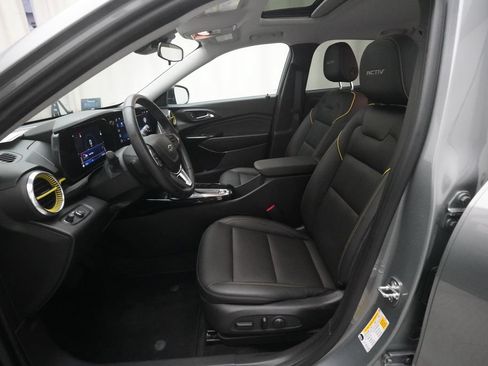 Used 2024 Chevrolet Trax ACTIV w/ Sunroof Package FWD image 7