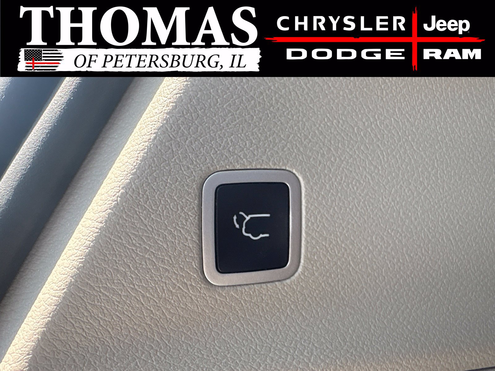 Used 2020 Chrysler Pacifica Touring-L Plus w/ Tire & Wheel Group FWD image 26